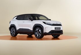 „Toyota“ pristatė visiškai naują elektromobilį