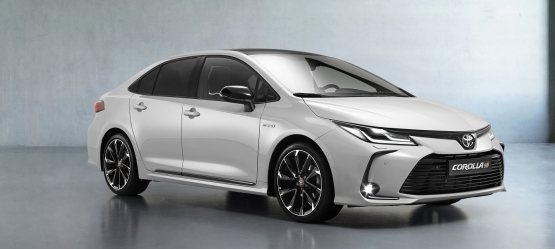 „Toyota" suteikė dar „aštresnį“ stilių žavingajam Corolla Sedan GR SPORT modeliui